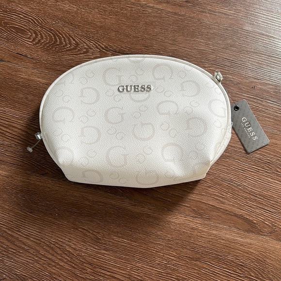 Guess makeup bag white colour with tag brand new - Picture 1 of 6